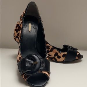 MAX STUDIO Leopard print heels.